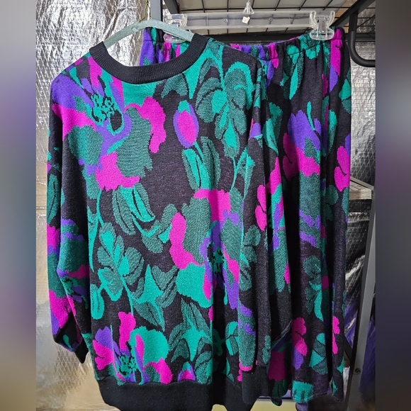 Matching sweater skirt set - Picture 5 of 5